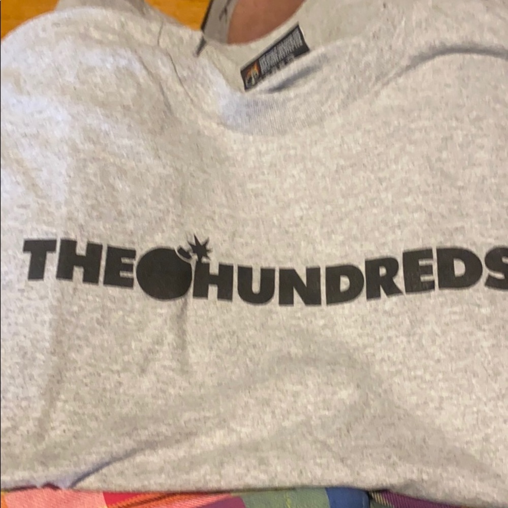 The hundreds shorts sleeve medium grey new